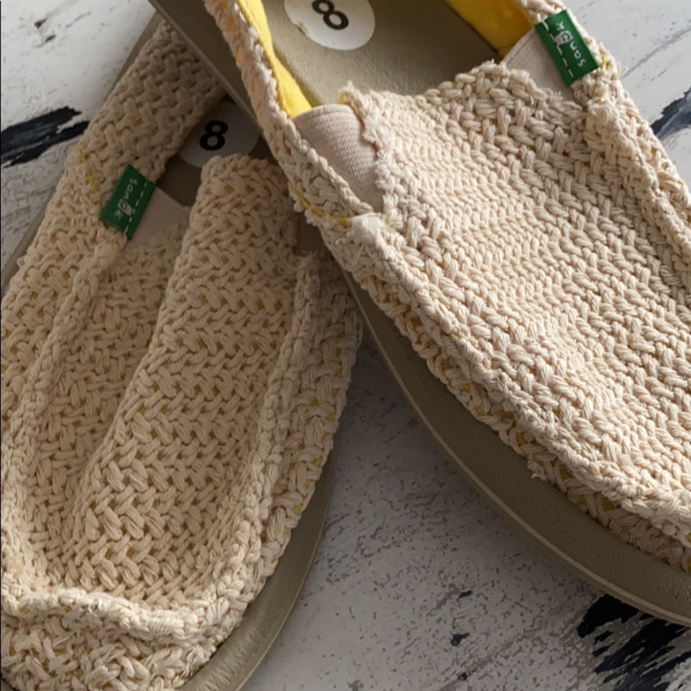 Sanuk women sz 8 woven slip on
